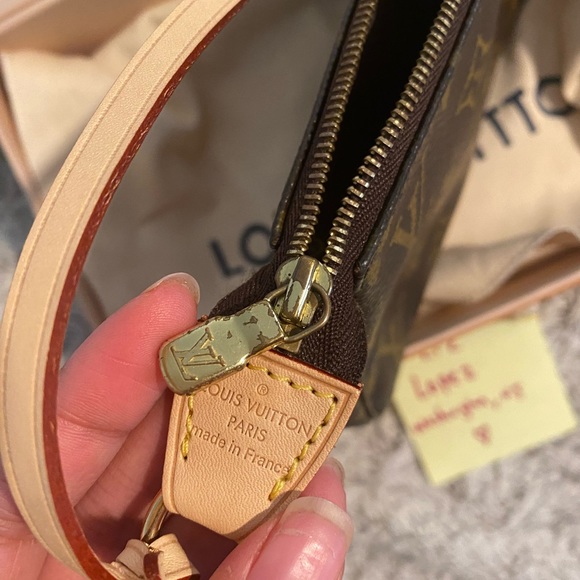 Louis Vuitton Pochette Accesories - Picture 8 of 11